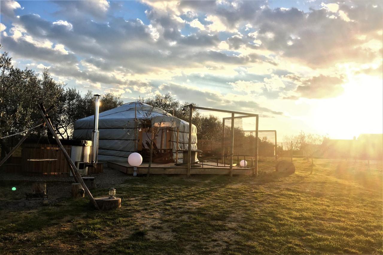 2 Cuori E 1 Yurta Glamping In Tuscany - Adults Only * Asciano